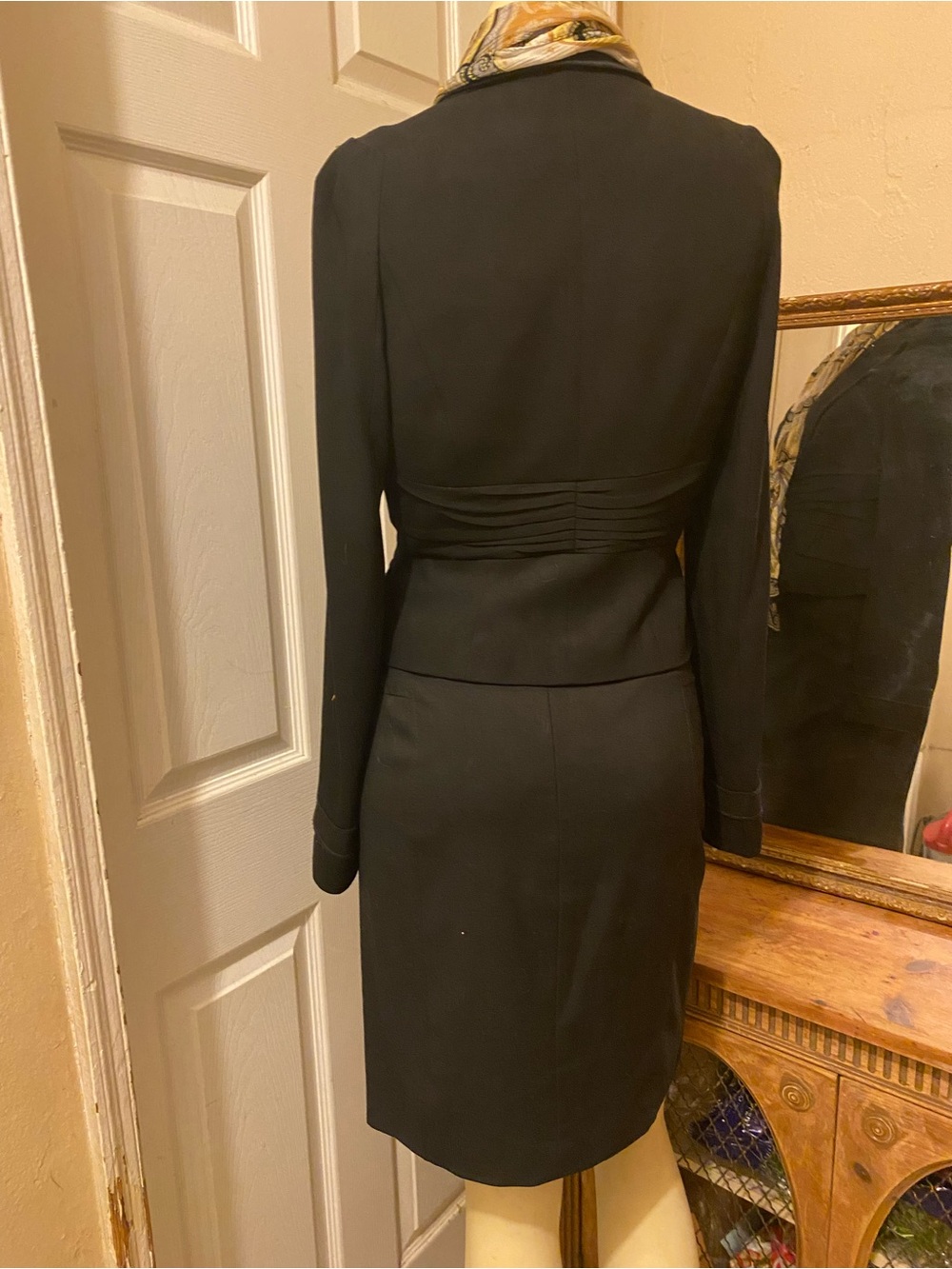 Women's Black Long-Sleeve Sheath Dress with Tailored Waist Detailing
